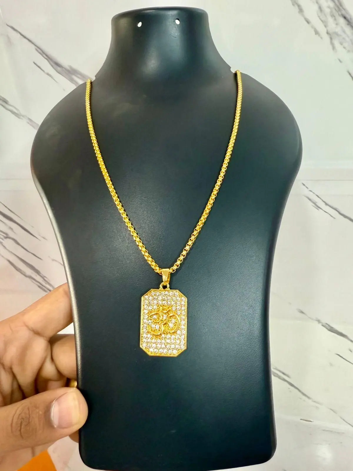 Gold Plated Om Diamond Pendant and Chain w3p0je-3p